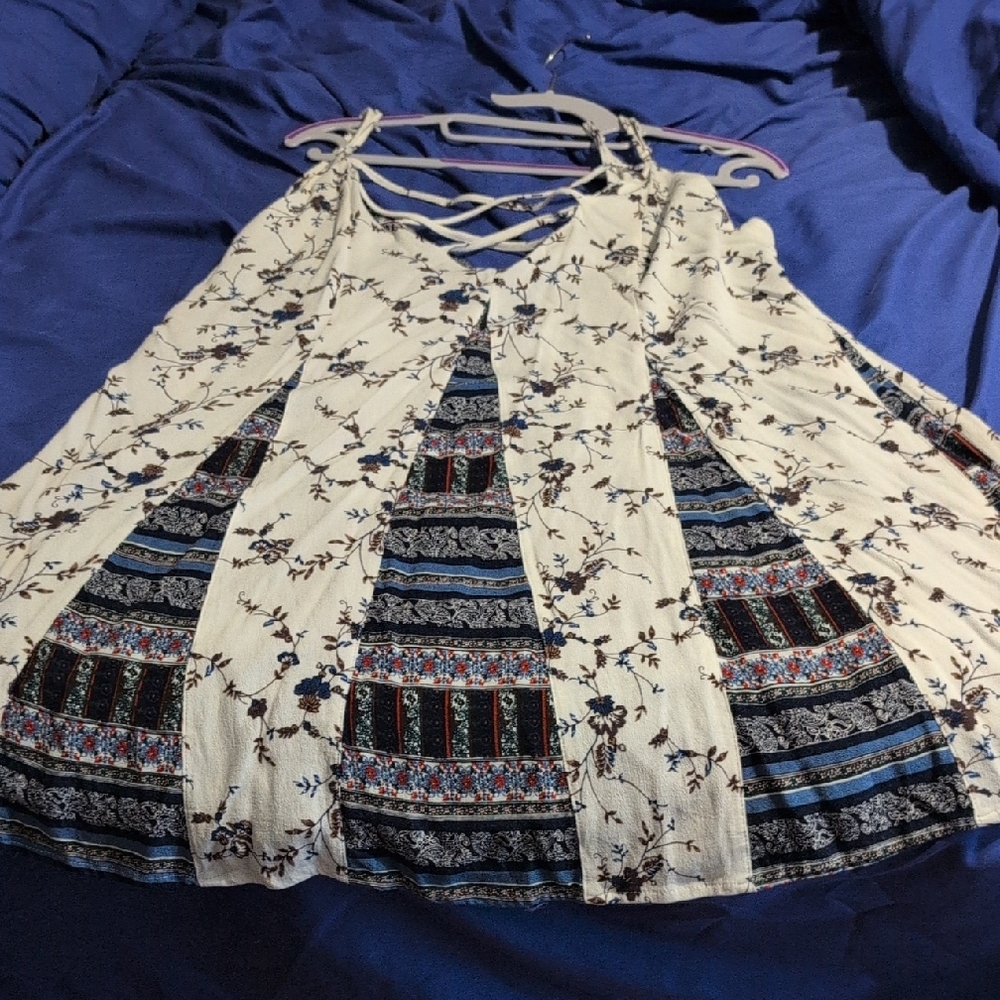 Gimmicks by BKE Cream and Blue Floral Tank Top